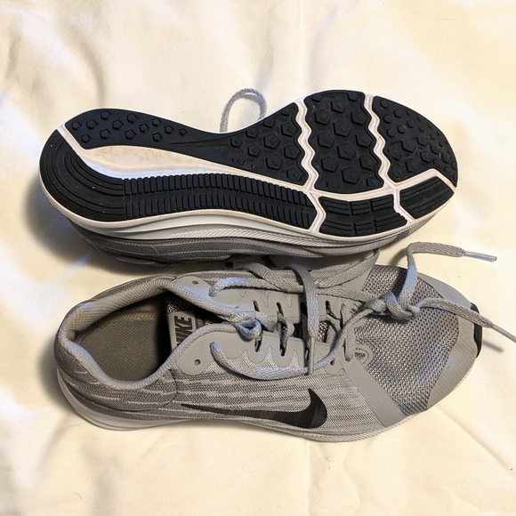 Nike shoes, Boys size 6 - Picture 1 of 4